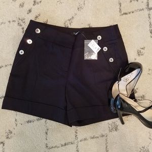 Brand New White House Black Market size 4 black sh